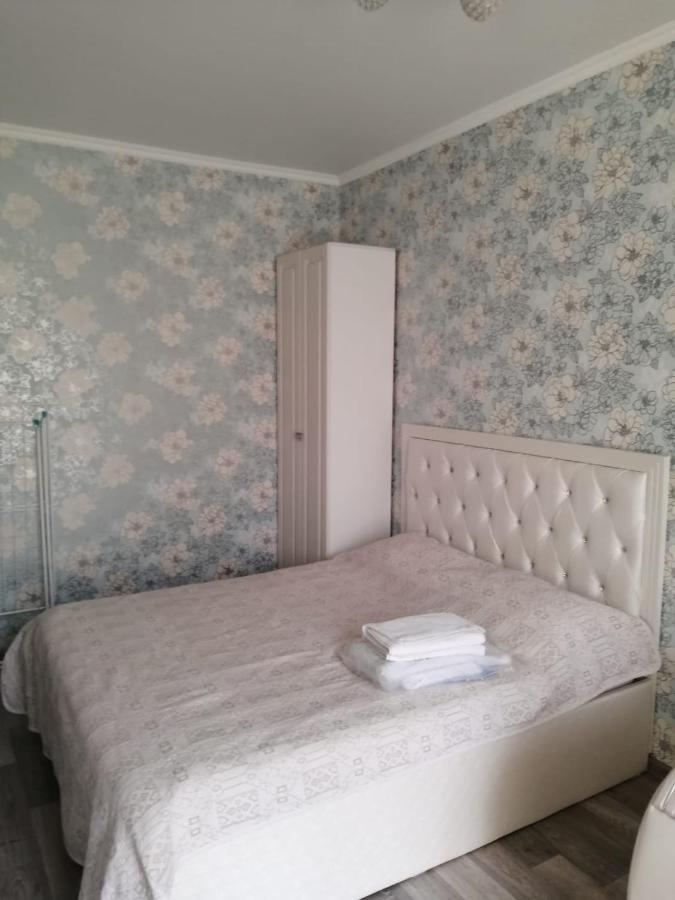Apartamento Happy House Karagandy Exterior foto