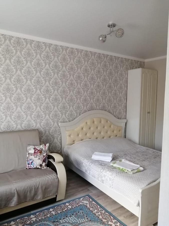 Apartamento Happy House Karagandy Exterior foto