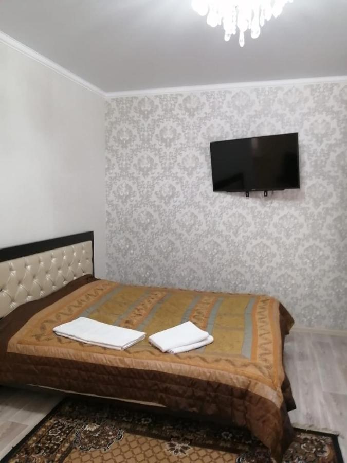 Apartamento Happy House Karagandy Exterior foto